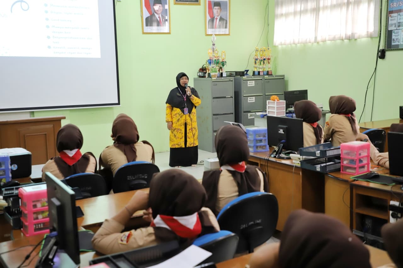 Bagian Prokopim Setda Ajarkan Materi Keprotokolan dan MC