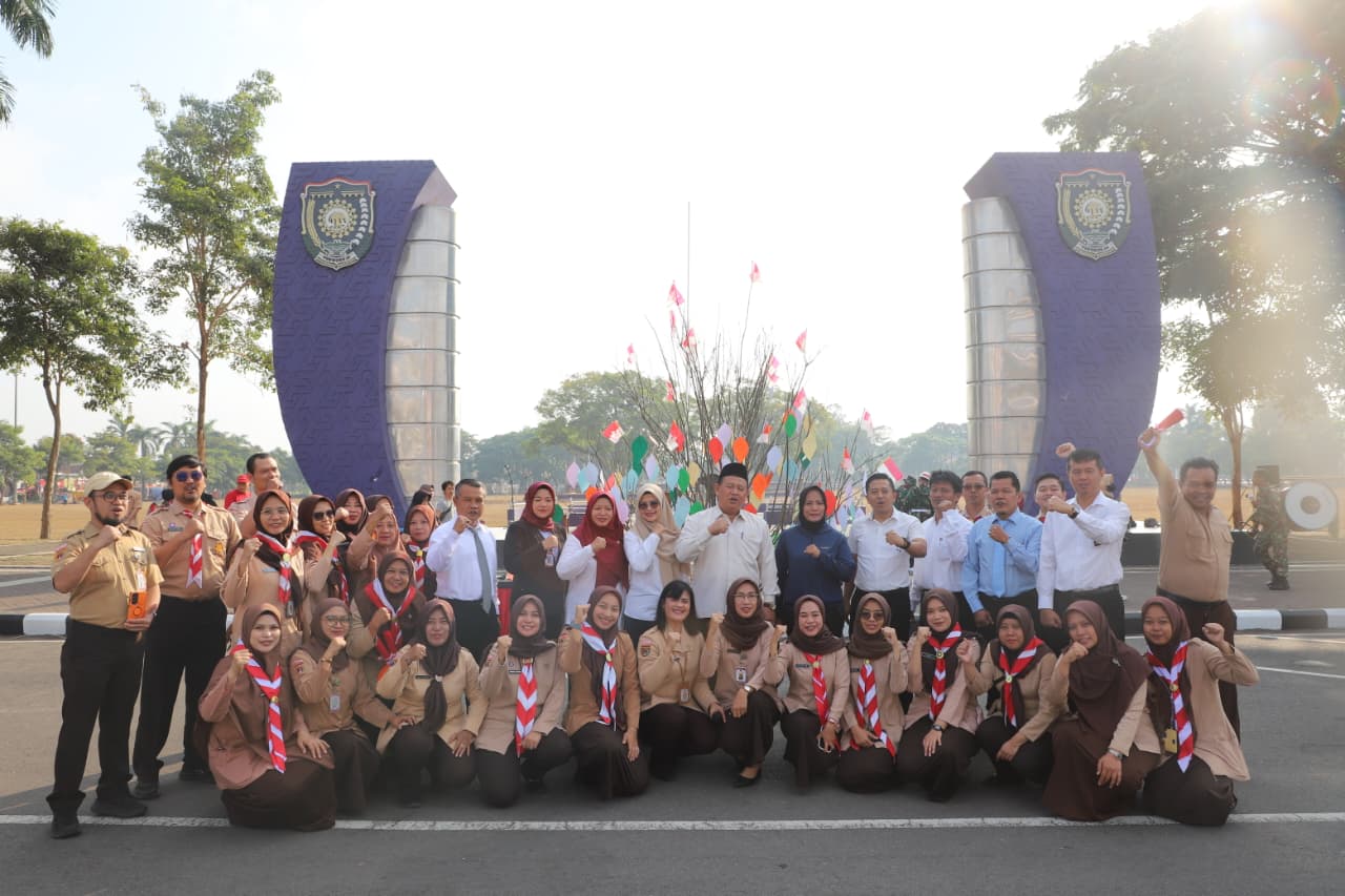 Setda Bagikan Bendera Merah Putih Bagi Masyarakat