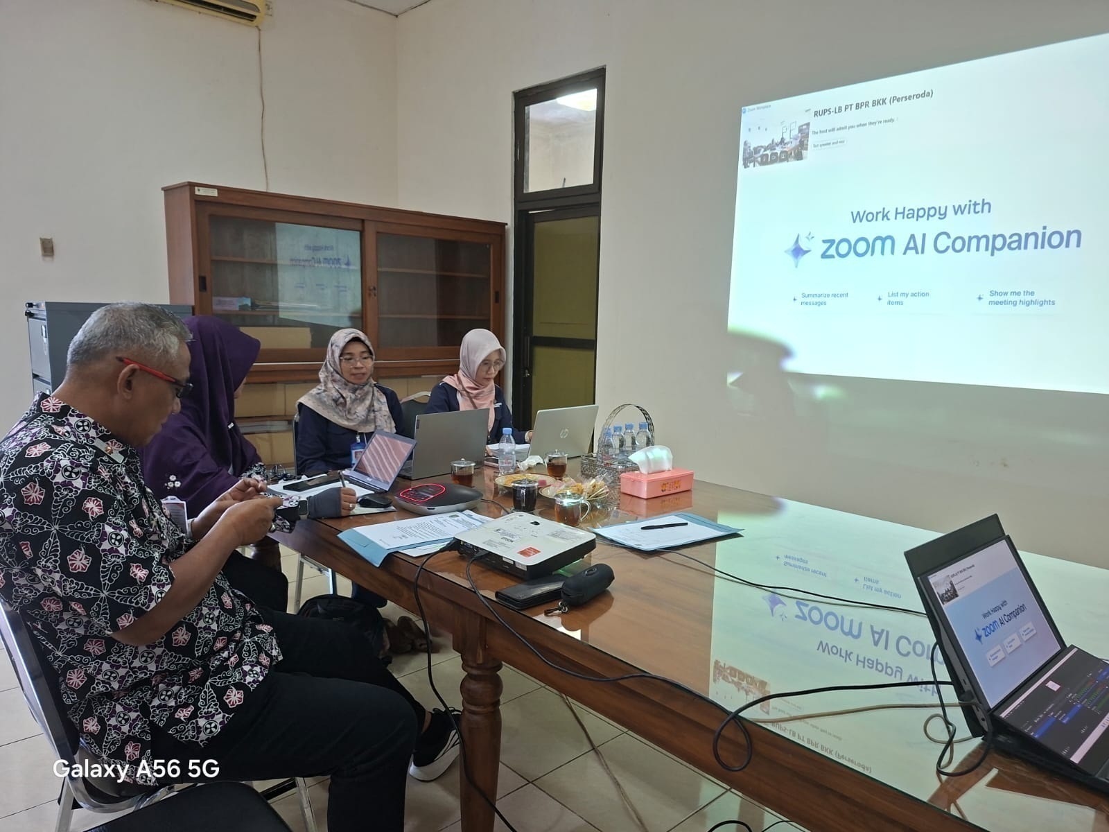 Bagian Perekonomian dan Sumber Daya Alam Ikuti Zoom Meeting RUPSLB PT BPR BKK