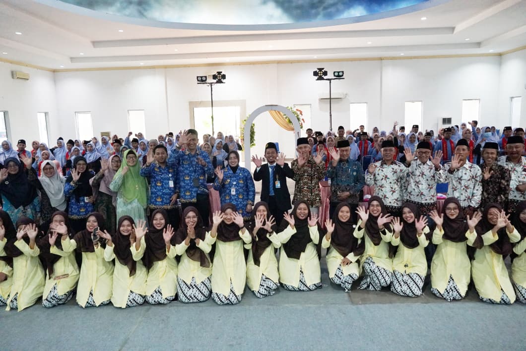 Kabag Prokopim Hadiri Wisuda SD Muhammadiyah Kemiri