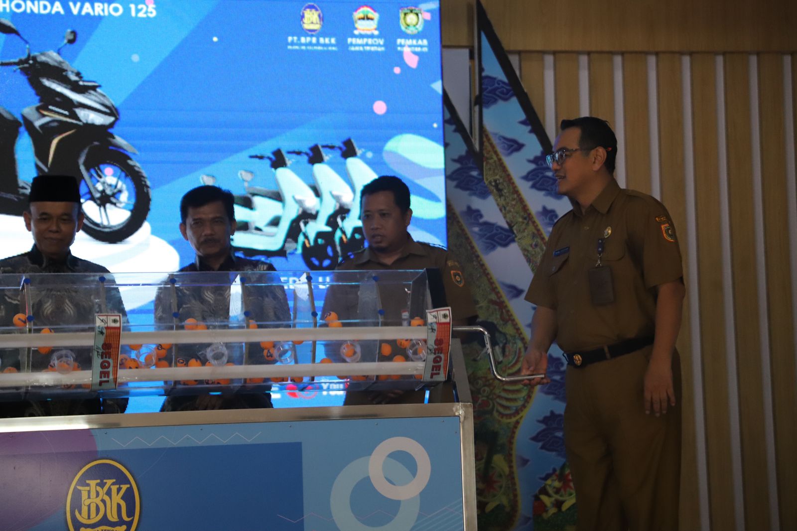 Kabag Perekonomian dan SDA Ikut Semarakkan Undian BPR BKK Purworejo