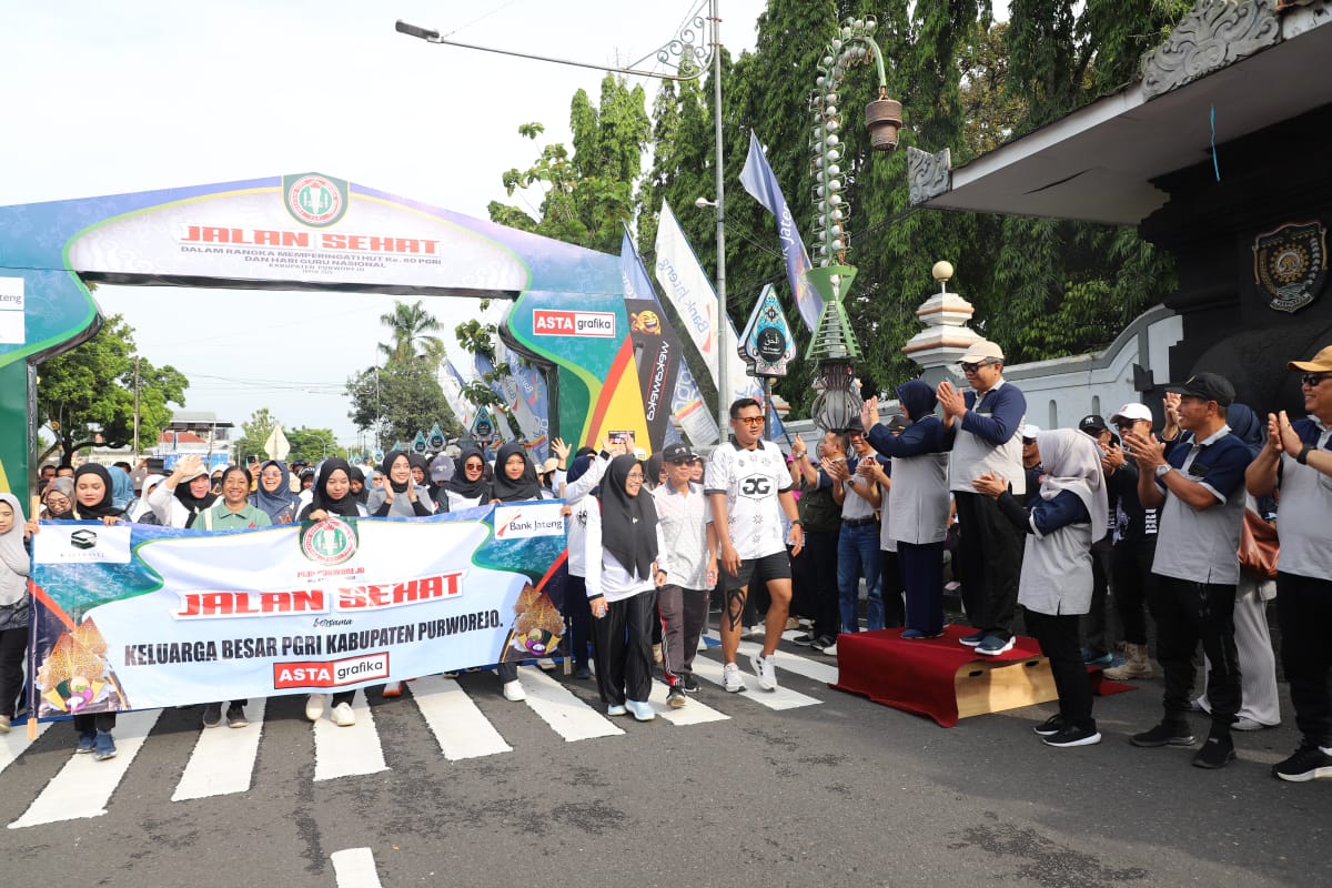 Jalan Sehat HUT PGRI Purworejo, Momentum Menguatkan Semangat Mencerdaskan Anak Bangsa
