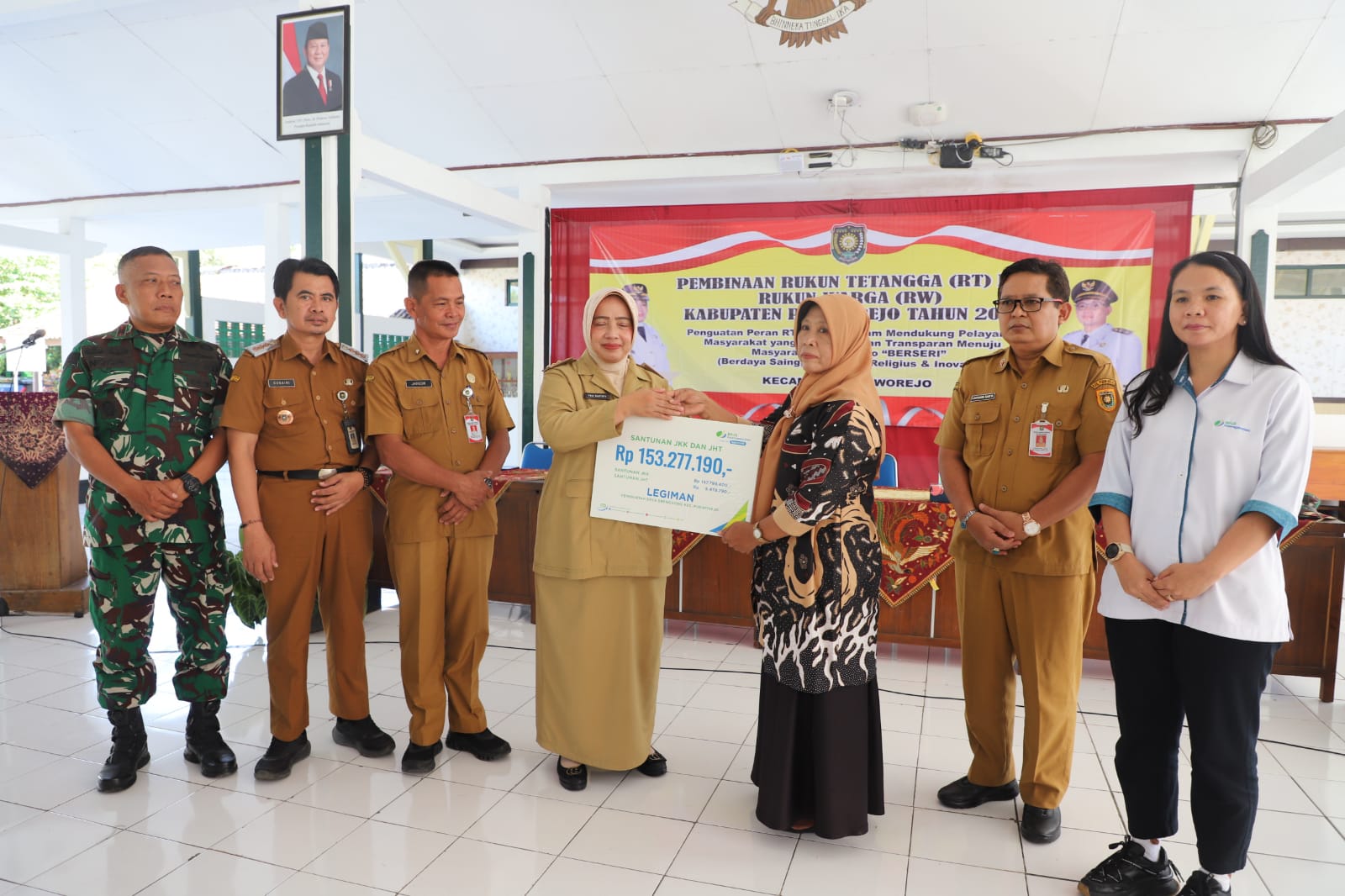 Penyerahan Santunan BPJS Ketenagakerjaan bagi Unsur Pemdes