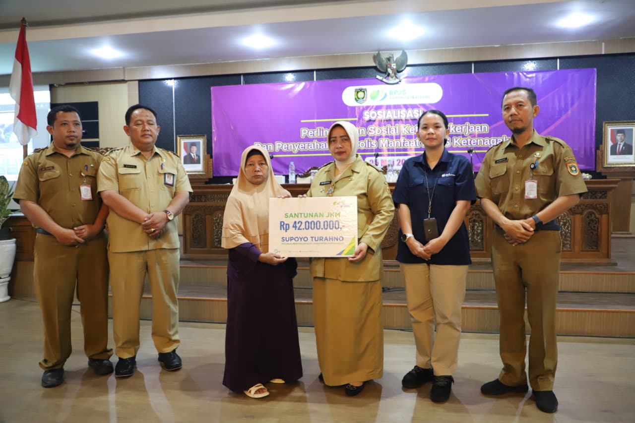Penyerahan Manfaat Kepesertaan BPJS Ketenagakerjaan dari DBHCHT