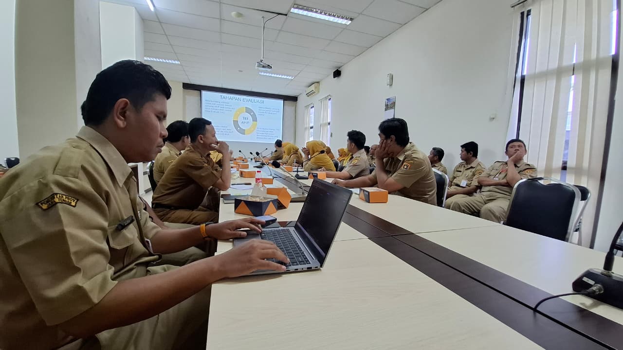 Sosialisasi Pedoman Evaluasi Internal AKIP
